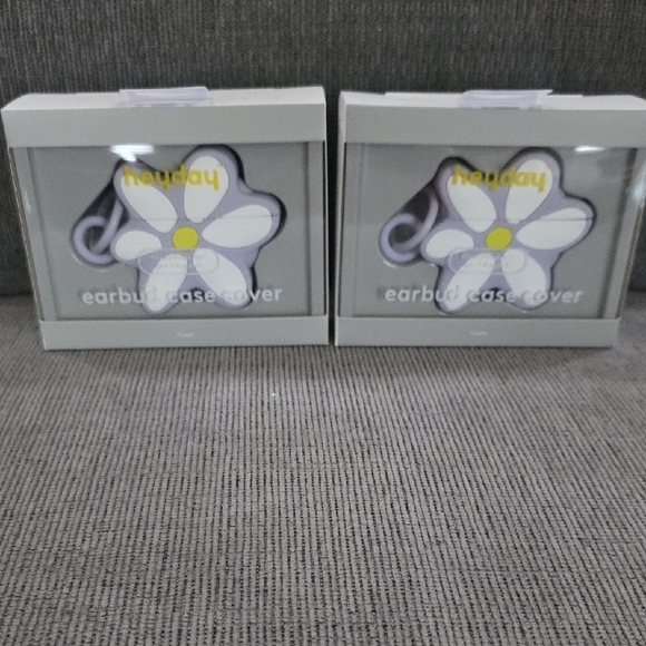 heyday Other - Heyday Floral Earbud Case Cover with White and Yellow Daisy - 2 Pack